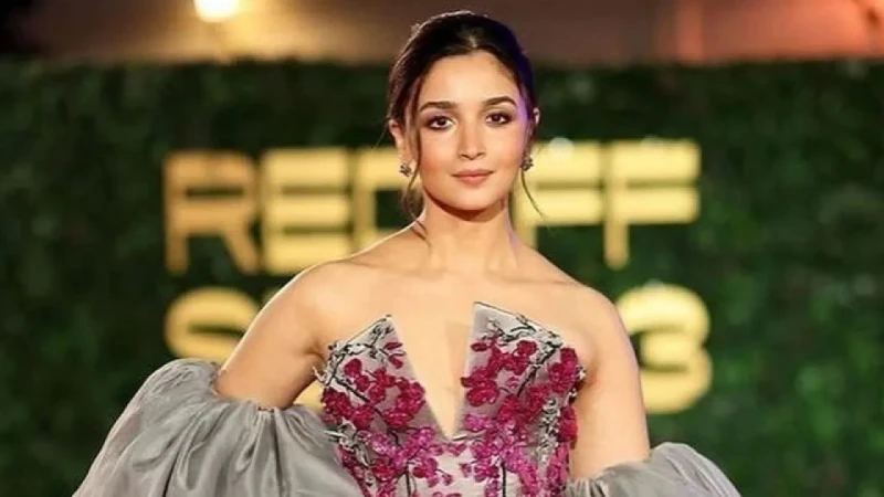 সৌদিতে বিশেষ সম্মাননা পেলেন আলিয়া ভাট