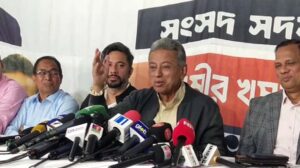 তারা ব্যালট ছাপাচ্ছে এবং বোরকা বানাচ্ছে: আমির খসরু