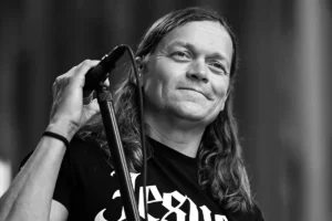 ‘ক্রিপ্টোনাইট’ খ্যাত গায়ক ব্র্যাড আর্নল্ড আর নেই