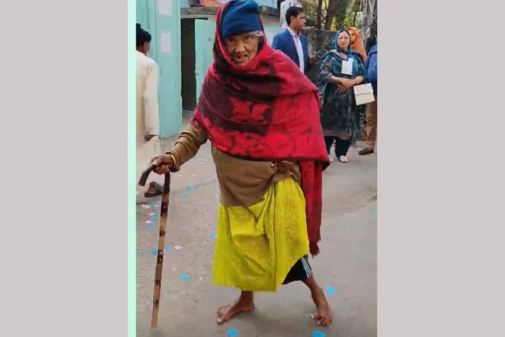সিলেটে লাঠি ভর দিয়ে ভোট দিলেন বৃদ্ধা আশেদা