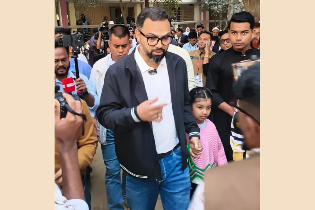 ভোট দিলেন ঢাকা-১৬ আসনের বিএনপি প্রার্থী আমিনুল হক