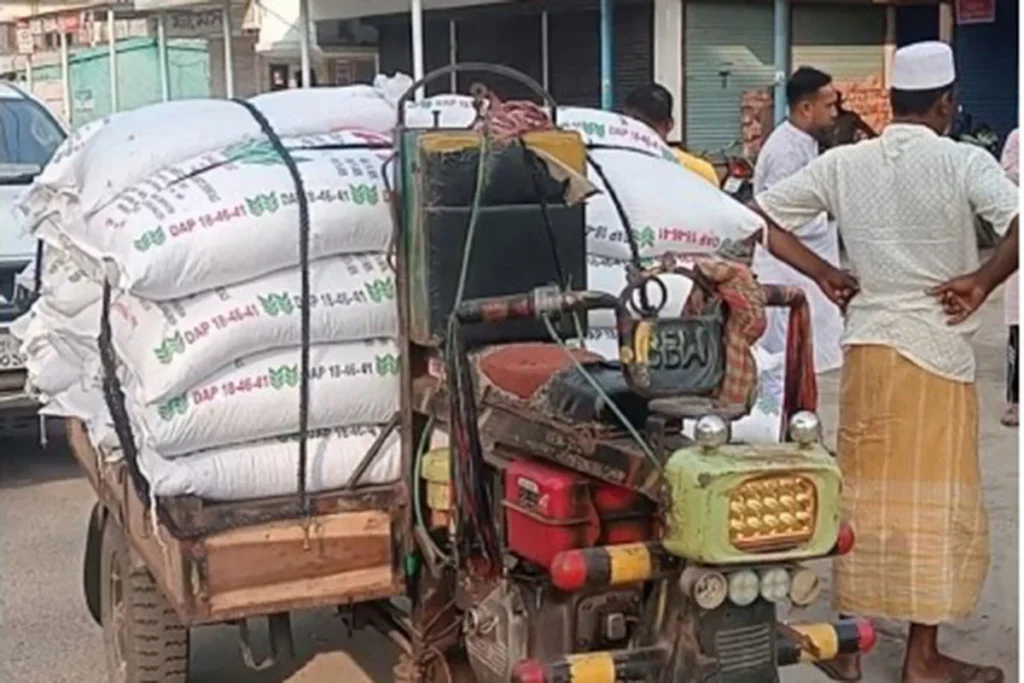 মেহেরপুরে ৪০ বস্তা সার জব্দ, জরিমানা