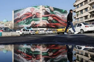 নাগরিকদের সরিয়ে নিচ্ছে দেশগুলো : সত্যিই কি ইরানে আসছে মার্কিন হামলা?