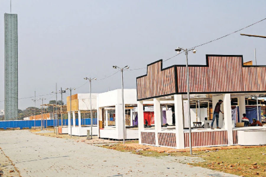 চলছে বইমেলার শেষ মুহূর্তের প্রস্তুতি