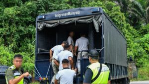 মালয়েশিয়ায় ৬২০০ অবৈধ অভিবাসী গ্রেফতার